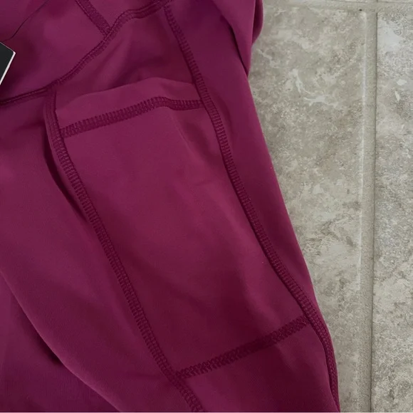 ☃️ NWT LegEnd exercise shorts with pockets size M - Picture 4 of 4